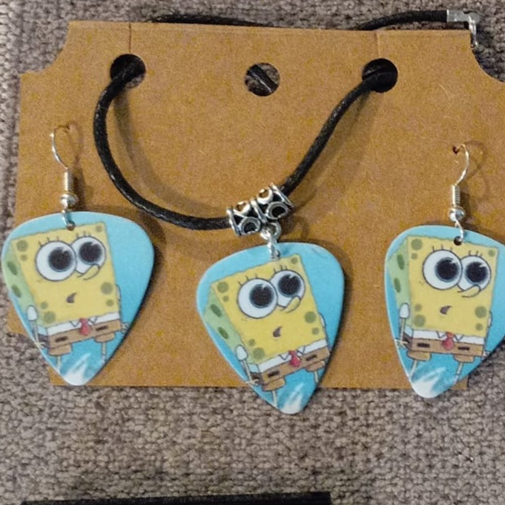 SPONGEBOB SQUAREPANTS GUITAR PICK EARRINGS / NECKLACE SET